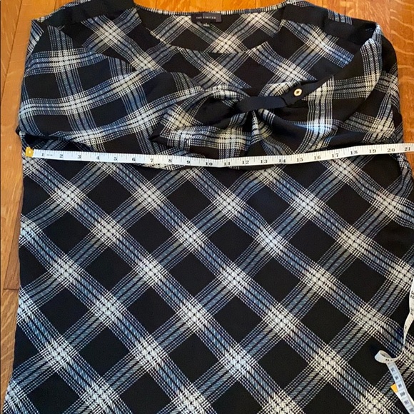 Classy plaid blouse from the Limited - size small - Picture 5 of 7